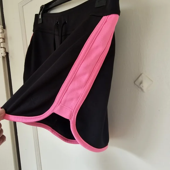 Set of 2 athletic shorts (S & M) - Picture 7 of 9